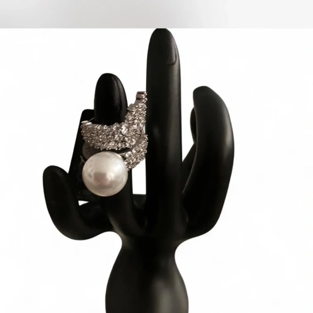 Soft girl,going out vibes,Sophisticated Pearl and Crystal Ring